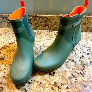 Tretorn women’s rain boots.